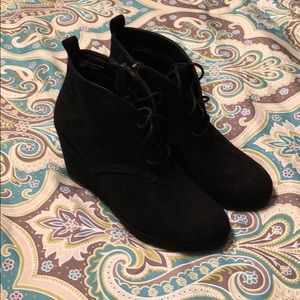 DV black suede wedge boots ♥️